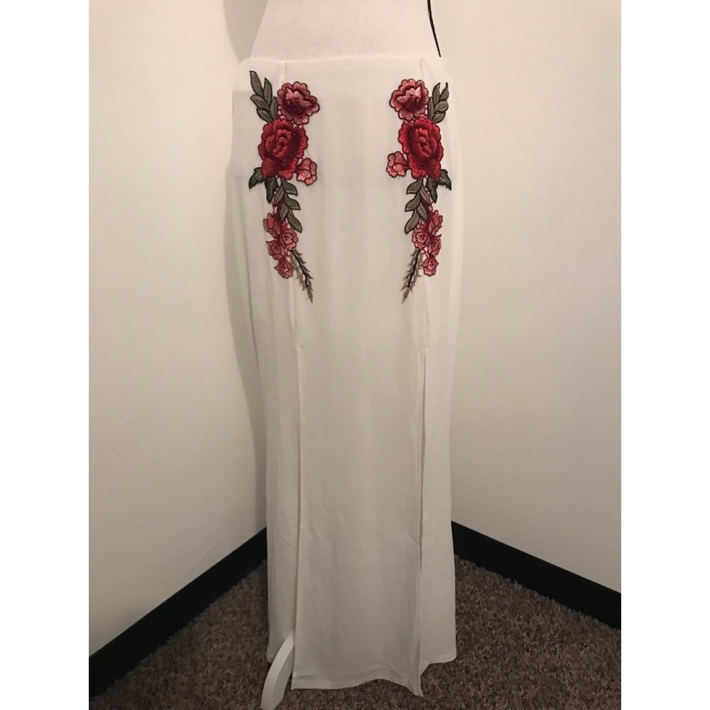 Maxi White Floral Patch Skirt